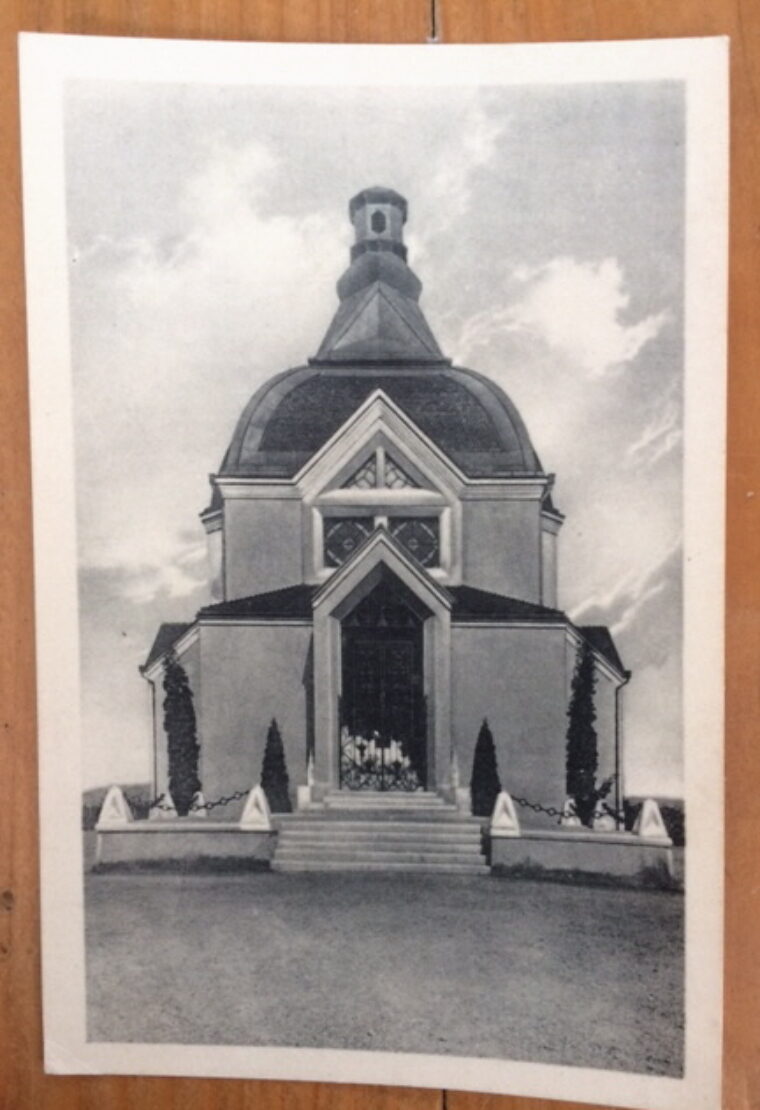 2 pohlednice / 2 postcards – Kubistické krematorium v Moravské Ostravě