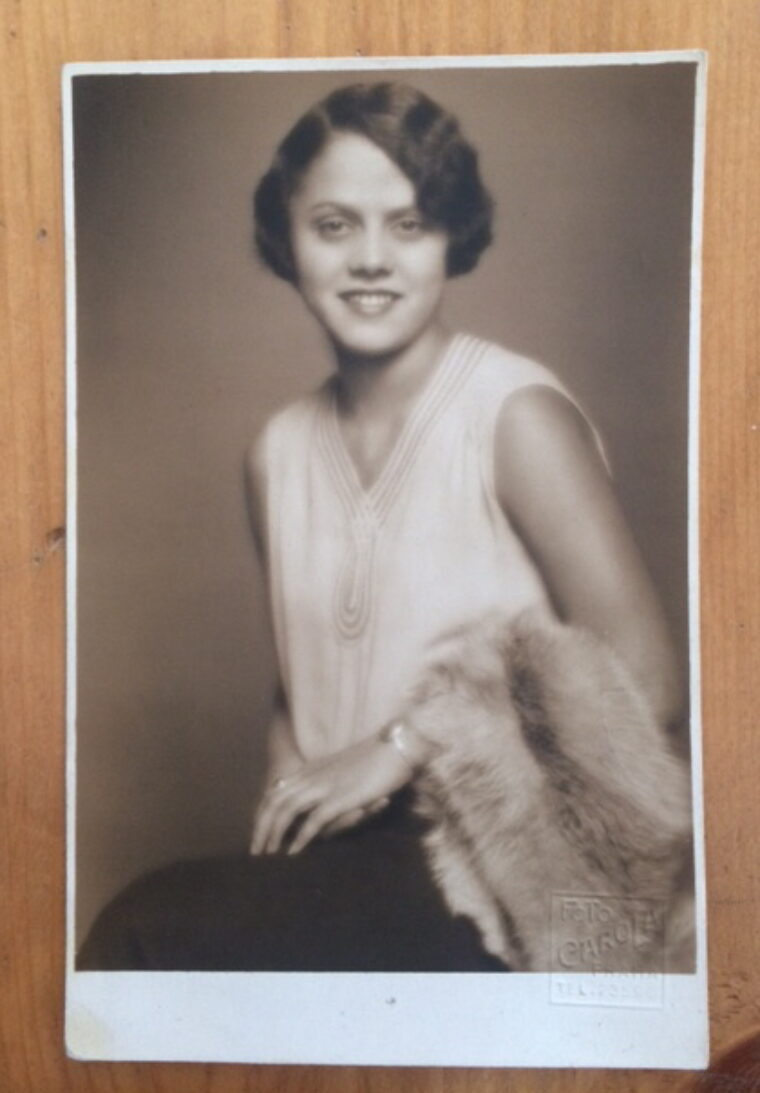 orig. fotografie / orig. photo – Portrét dívky