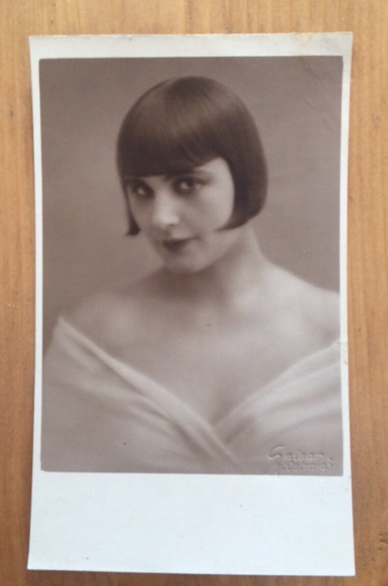 orig. fototografie / orig. photo – Portrét dívky