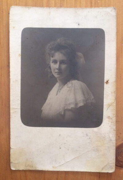 orig. fotografie / orig. photo – Portrét dívky