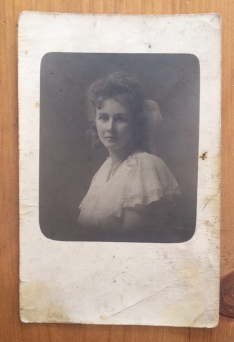 orig. fotografie / orig. photo – Portrét dívky